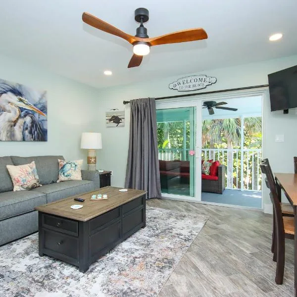 Classic Sanibel Escape - Steps To The beach - Colony Inn 11: Sanibel şehrinde bir otel