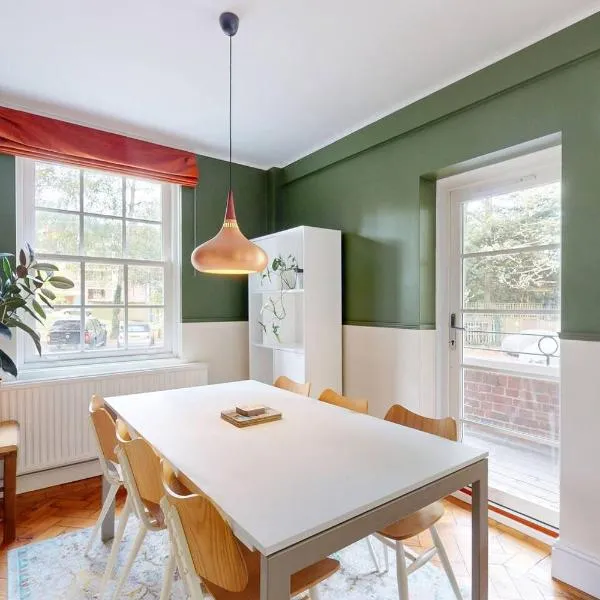 Cosy, modern 3 bed apartment in Highgate, hotel a Londra