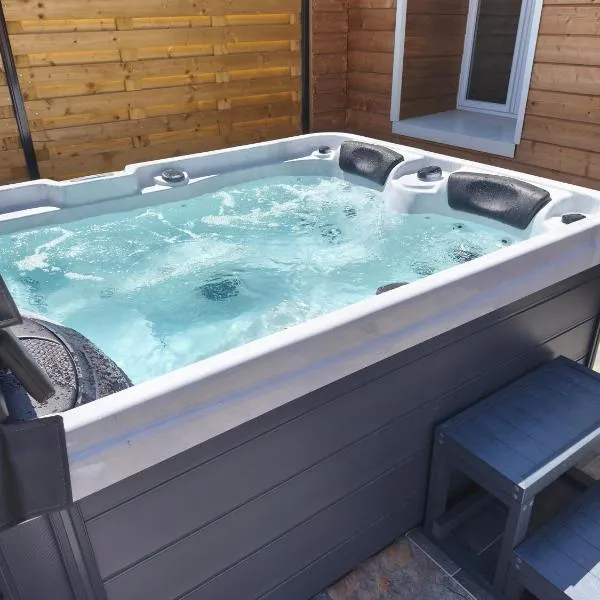 Gite de la perle rouge "jacuzzi ouvert du 1 avril au 31 octobre", מלון בRodelinghem