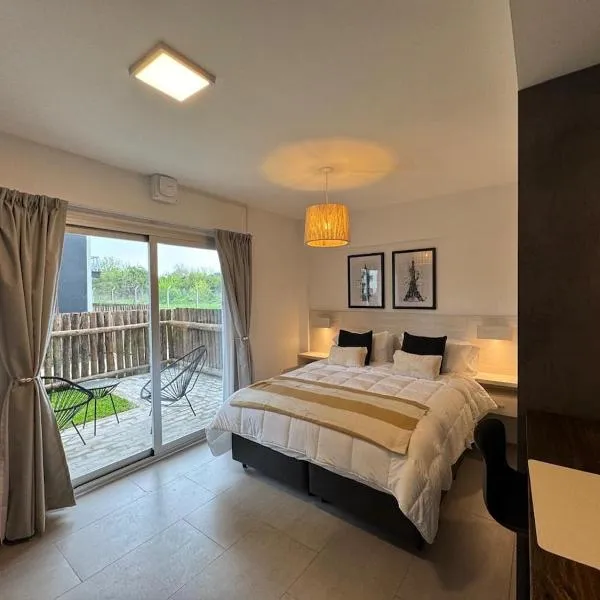 Ezeiza Garden Home 04، فندق في إيزيزا