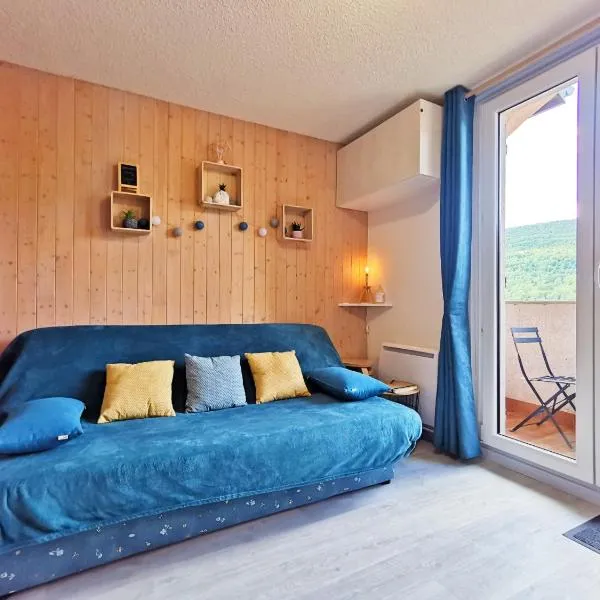 Studio Lélex - classé meublé de tourisme 2 étoiles - pied des pistes - vue montagne, hotel di Lélex