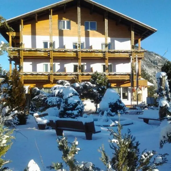 Hotel Paradiesquelle, hotel em Puchberg am Schneeberg