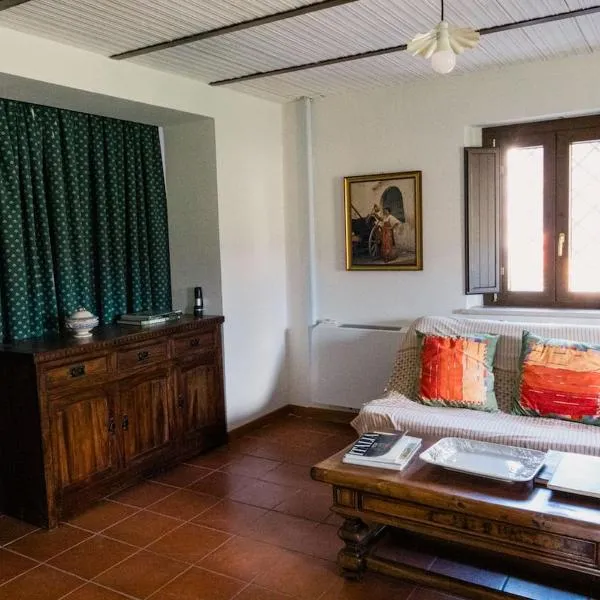 Olive grove house، فندق في كاستروفيلاري