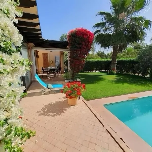 VILLA CHEZ IMANE avec piscine chauffée a Orangeraie Dyar Shemsi, hotel u gradu Riaïna