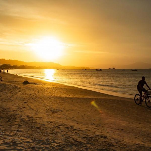 Apto novo 400m da praia