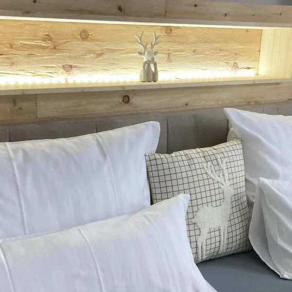 Wernigerode में, होटल Villa Schlossblick II - Zeit zum Genießen in exklusivem Studio "Zirbenherz", Parkplatz, Smart-TV, WLAN
