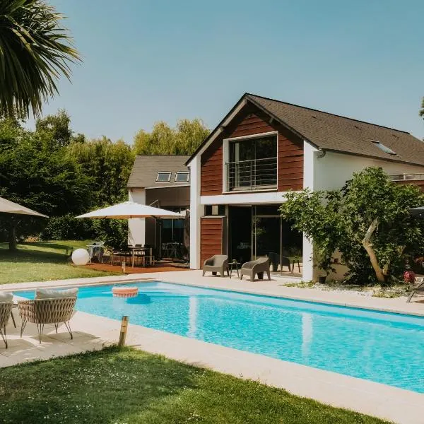 Les Arbres Rouges, hotel em Sucé