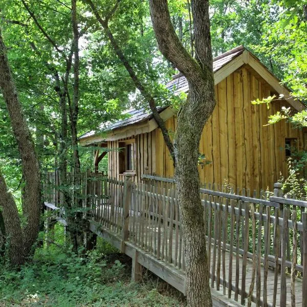 Les Cabanes des Benauges, hotel in Escoussans