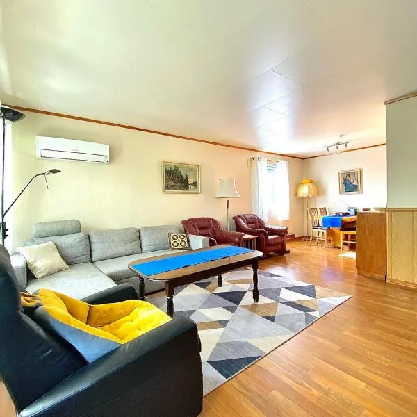 Charming house near city centre & Senja!, viešbutis mieste Finsnesas
