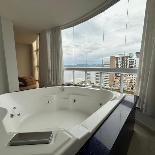Duplex Exclusivo com Hidro, Churrasqueira Privativa e 4 Suítes