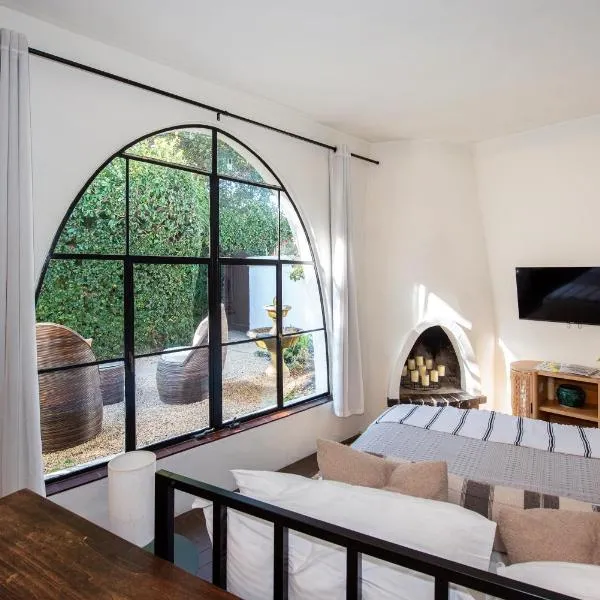 Casa Blanca Suite A1 - New, Private, Cozy!, hotel en Montecito