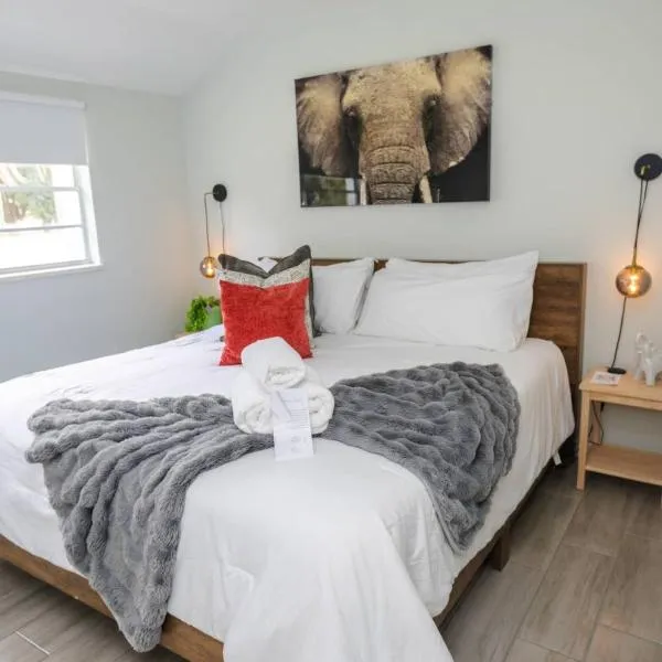 Luxury 4BR, Sleeps 12, Heated Pool, Near Universal Studios, hotel em Orlando