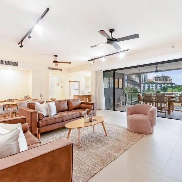'Lady of the Lagoon' Spacious Waterfront Luxury, hótel í Darwin