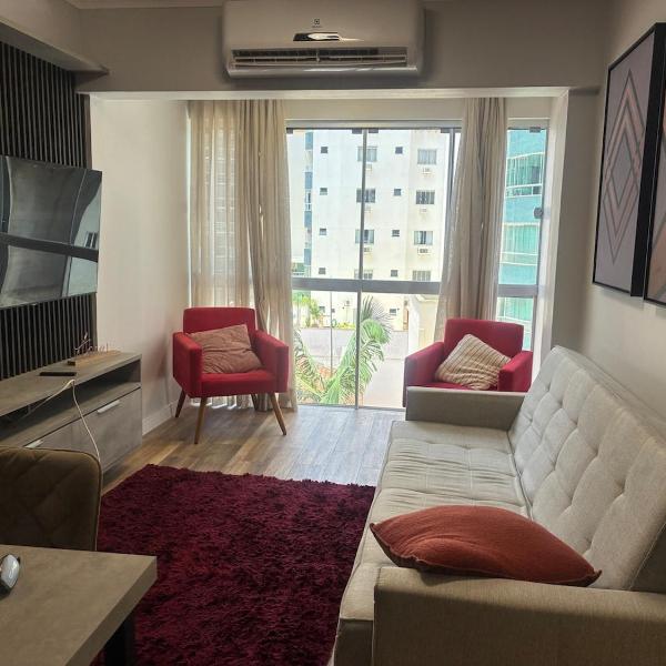 Apartamento completo, 2 quartos e estacionamento