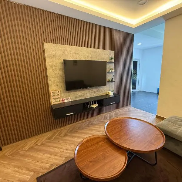 Ujang Guest House, hotel i Batu Kikir