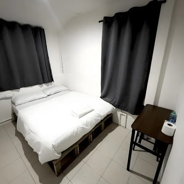 zNap Khaosan - สแนป ข้าวสาร รามบุตรี, hotel in Bang Bua Thong Railway Station