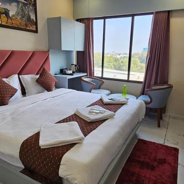 Hotel Velvet Vista, хотел в Sānand