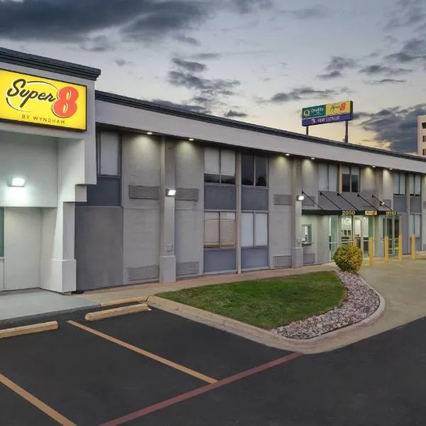 Super 8 by Wyndham Fort Worth Entertainment District, hotel v destinácii Fort Worth