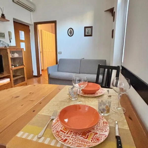 La Casetta - tranquillo in pieno centro - con garage, מלון בקרמונה