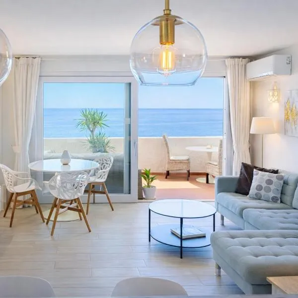 Bliss Luz Horizon - Panoramic Sea View - 50m to Beach - Central Praia da Luz - Walk distance to Everywhere, hotel in Luz