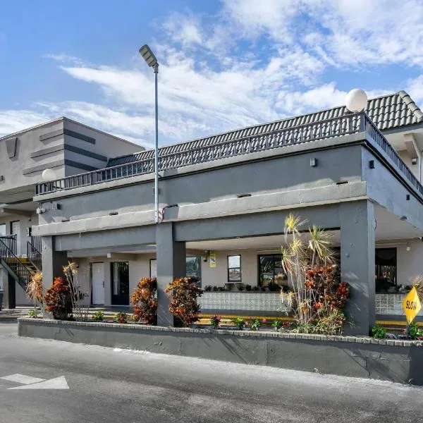 Rodeway Inn Clearwater-Dunedin، فندق في كليرووتر
