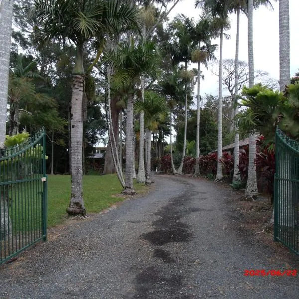 Emerald Tropical Palms B & B, hotel em Emerald Beach