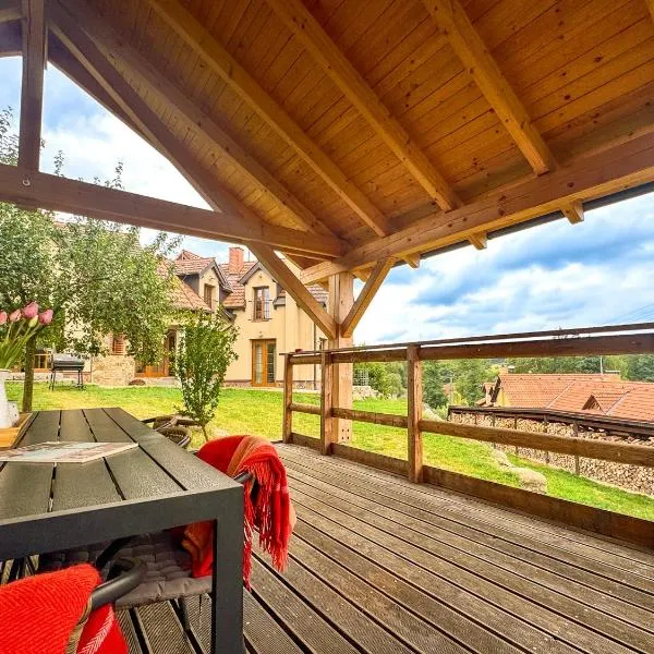 Stylová Lodge s vlastním koupáním & pergolou, hotel in Varvažov
