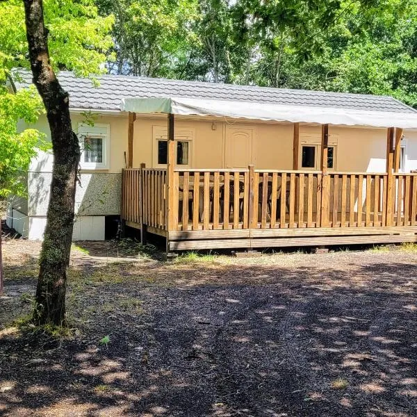 Camping baradis, hotel in Commensacq