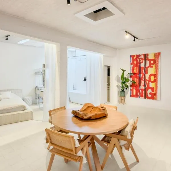 Spacious loft for 4 near City Centre, CasaMia，安特衛普的飯店