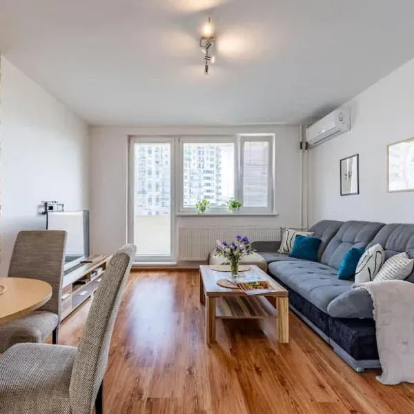 Spacious Apartment with AC and stunning views, khách sạn ở Nivy