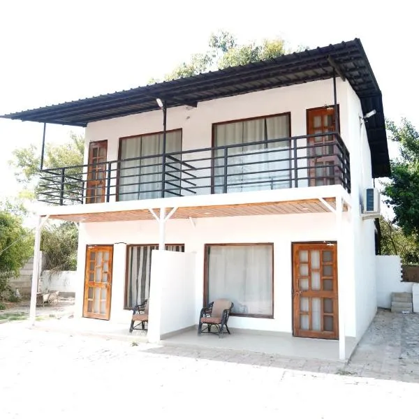 Badrika Farm's، فندق في Rewa