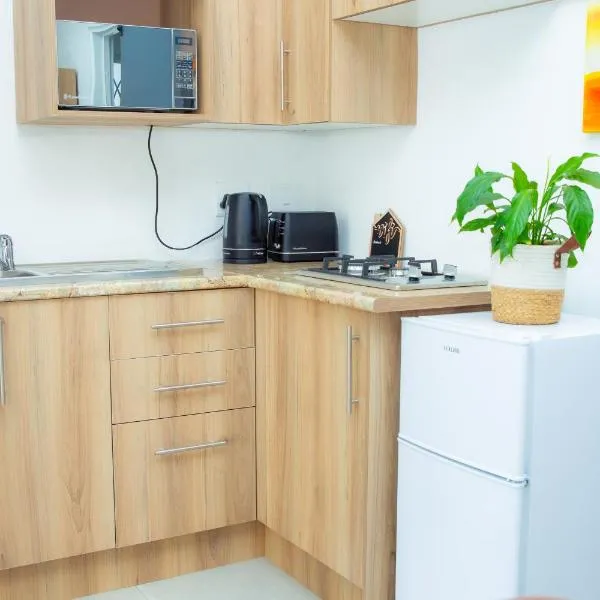 Modern 1 Bedroom cottage Perfect For Short or Long Stay in Sandton, Johannesburg, hotel u gradu Johanesburg