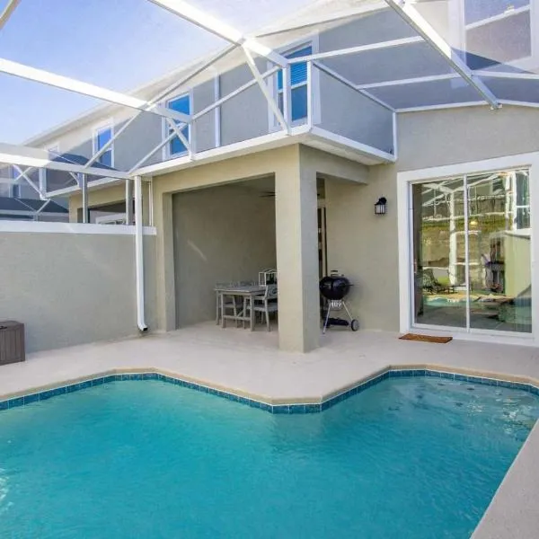 Stunning 4BR at ChampionsGate - Pool & BBQ, hotel u gradu 'Kissimmee'