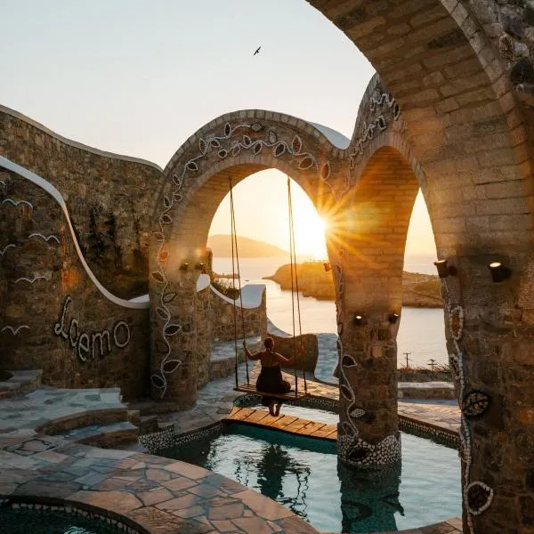 Agalia Luxury Suites, hotel em Tzamaria