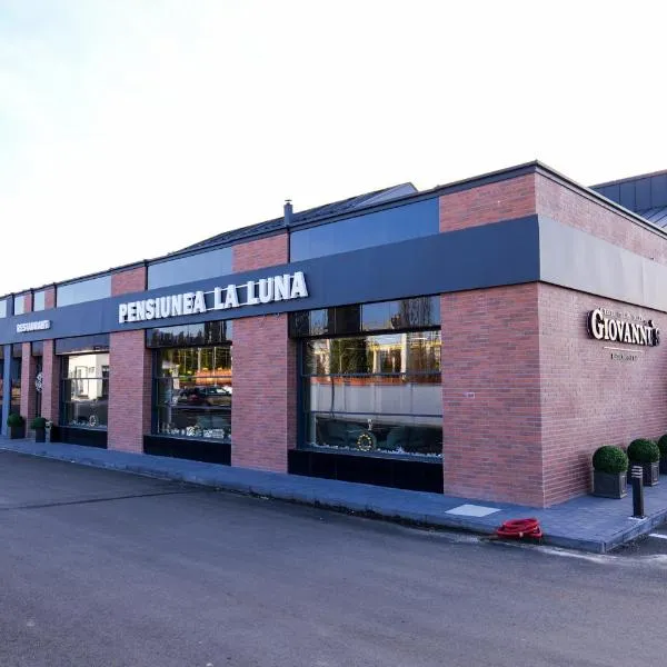 Pensiunea La Luna, hotel en Negreşti-Oaş