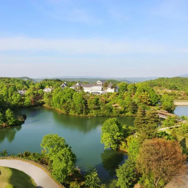 Forest Hills Garden: Mihara şehrinde bir otel