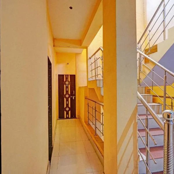 FabHotel Comfort Hub photo 2