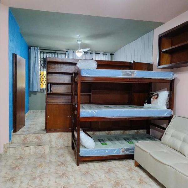 Apartamento inteiro moderno com 7 camas em frente ao metrô - Foto 2