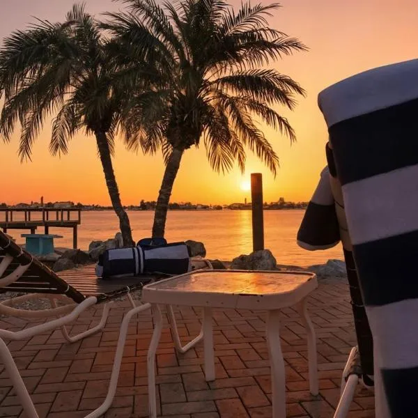 107-Waterfront-Walk to beach-Lovely, מלון בסיינט פיט ביץ'