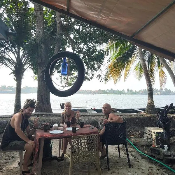 Lakecampers for foreign travellers, hotel en Alappuzha