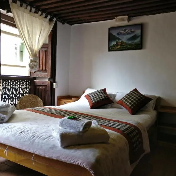 Hiranya Guest House, hotel v destinaci Patan