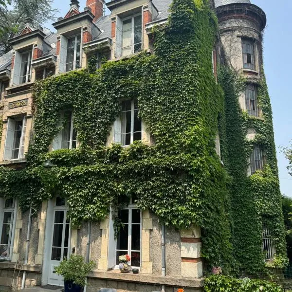 Chambres d'Hôtes du Chateau de Monteux, Hotel in La Fouillouse