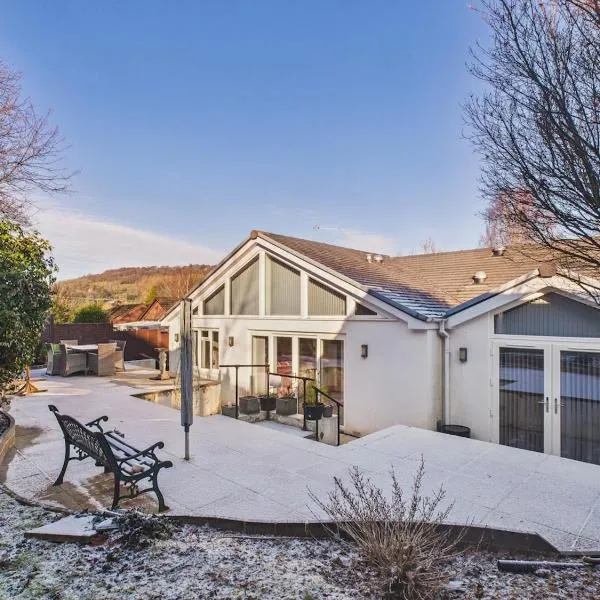A wonderful and stylish single-story holiday home, hotel u gradu 'Honiton'