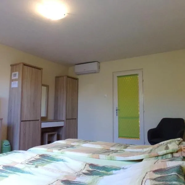 Hold-on apartman, готель у місті Дьюла