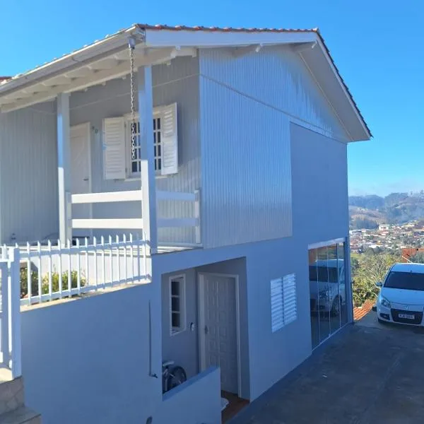 Hospedagem Dela Justina, hotel u gradu Lauro Müller