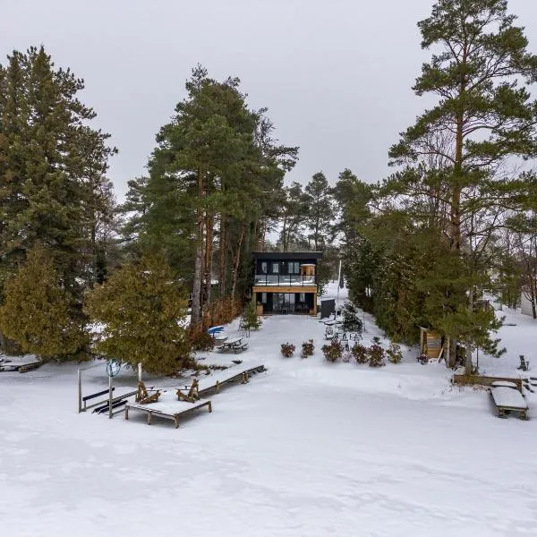 Luxury Lakefront with Sauna & EV, hotel em Washago