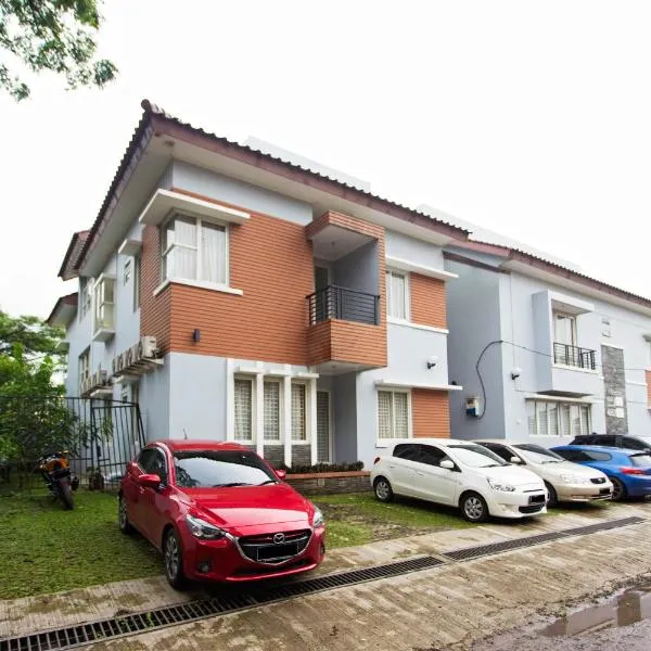 RedDoorz Plus near Siloam Karawaci, hotel a Tangerang