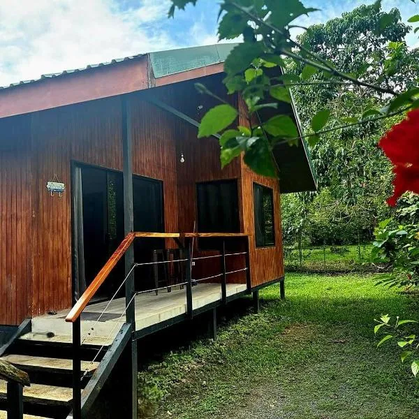 Cabinas Guacamaya, hotel i Cabuya