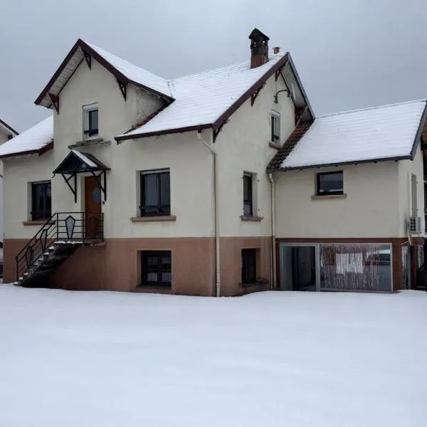 Gîte Brimbelle avec piscine, jacuzzi et balnéo privatifs, hotel em Vagney