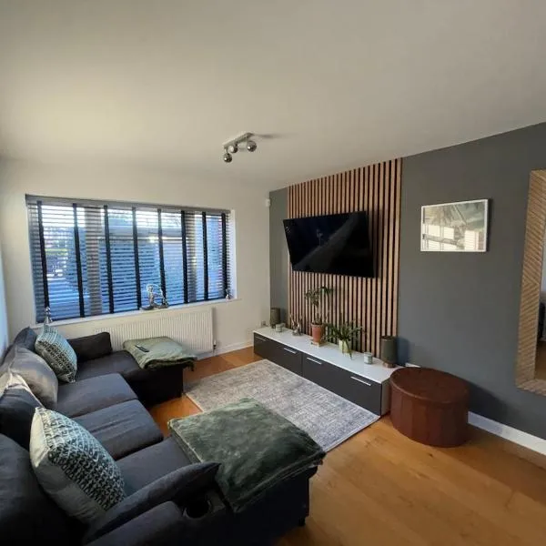 Unique and cosy home in London, hotel v destinácii Winchmore Hill
